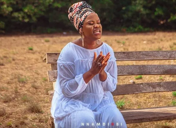 Video : Ebe – Sola Allyson